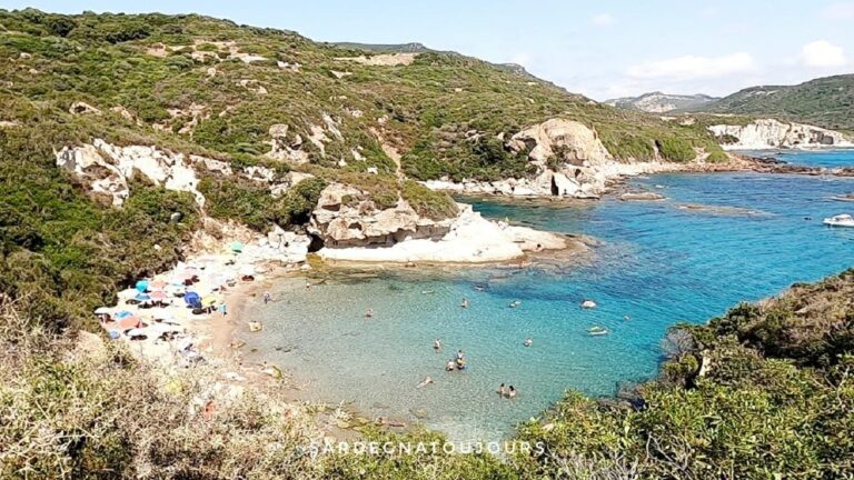 Spiagge paradisiache tra Alghero e Bosa: un incanto di mare sotto il sole!